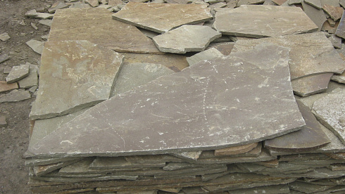 Kamenclub.ru: Песчаник пластушка серо-зеленый (4,0 см- 5,0 см)  купить в Нововоронеже песчаник серо-зеленый, серый, зеленый песчаник рваный ландшафтный колотый 9000 руб/м3   фото КАМЕНЬ КЛУБ