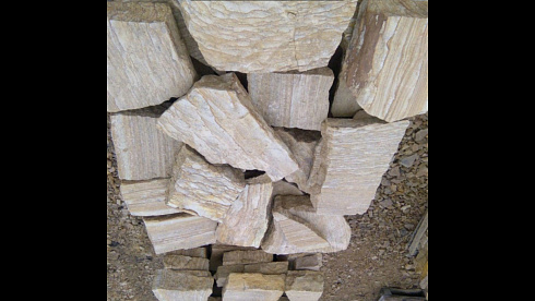 Kamenclub.ru: Песчаник пластушка желтый с рисунком (4-6 см)  купить в Нововоронеже плитняк пластушка желтый с рисунком песчаник 9 000 руб/м3   фото КАМЕНЬ КЛУБ