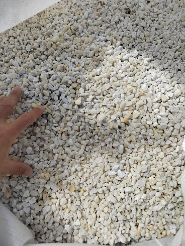 Kamenclub.ru: Мраморная крошка, щебень, цвет-белый, фр. 5-10 мм.  купить в Нововоронеже мрамор белый, айвори, молочный мраморная каменная крошка ландшафтная 12000 руб/т   фото КАМЕНЬ КЛУБ