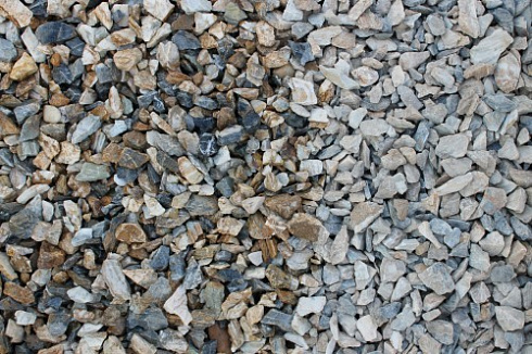 Kamenclub.ru: Мраморная крошка (щебень крошка медовый), фр. 10-20 мм.  купить в Нововоронеже песчаник бежевый, серый каменная ландшафтная крошка  12000 руб/т   фото КАМЕНЬ КЛУБ