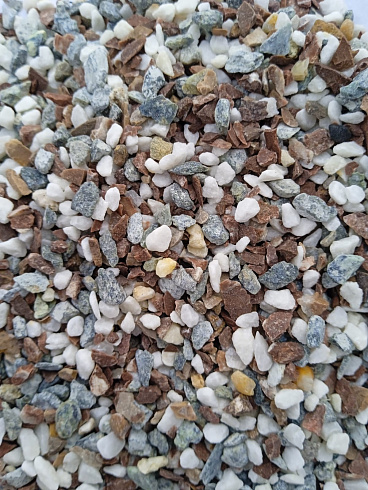 Kamenclub.ru: Мраморная крошка (щебень крошка микс : белый-черный-розовый) фр. 5-10 мм.  купить в Нововоронеже мрамор белый, черный, розовый, разноцветный микс декоративная мраморная каменная крошка 12000 руб/т   фото КАМЕНЬ КЛУБ