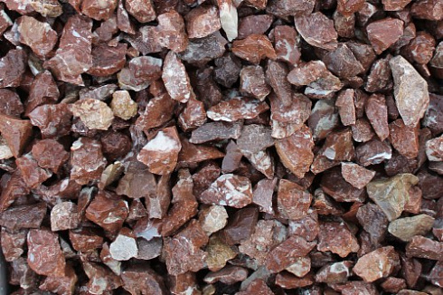 Kamenclub.ru: Мраморная крошка (щебень крошка розовый) фр. 3-5 мм.  купить в Нововоронеже мрамор розовый, красный декоративная ландшафтная мраморная крошка 11500 руб/т   фото КАМЕНЬ КЛУБ