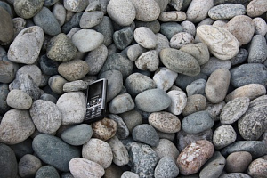 Kamenclub.ru: Галька речная окат (ассорти) фр. 50-100 мм. купить  в Нововоронеже галька природная округлая серая белая черная серая коричневая синяя галька речная окатанная округлая 6200 руб/т   фото КАМЕНЬ КЛУБ