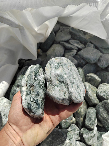 фото Галтованный жадеит (фр. 70-100 мм)  купить в Нововоронеже в интернет-портале КАМЕНЬ КЛУБ