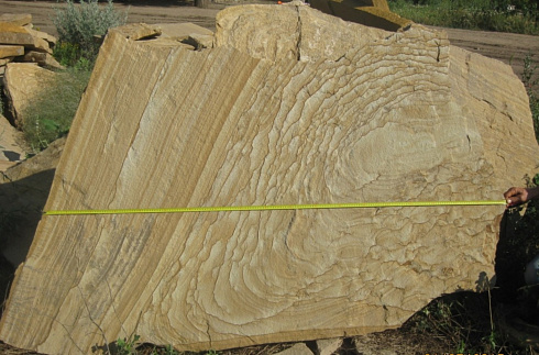 Kamenclub.ru: Форматный камень (плаха) пошаговая дорожка от 70-150 см (4 -12 см)  купить в Нововоронеже плитняк  форматный плаха желтый песчаник 9 000 руб/т   фото КАМЕНЬ КЛУБ
