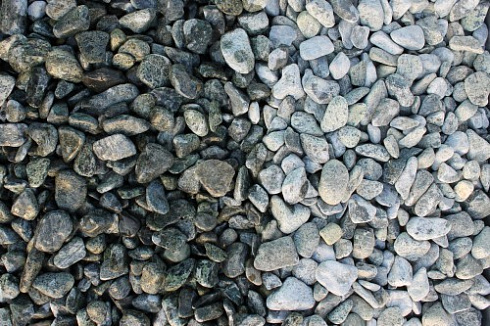 Kamenclub.ru: Щебень галтованный зеленый (змеевик) фр. 20-40 мм.  купить в Нововоронеже мрамор зеленый, салатовый оголтованный щебень мраморный 12500 руб/т   фото КАМЕНЬ КЛУБ