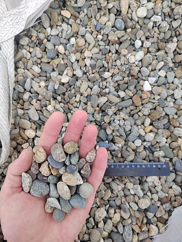 Kamenclub.ru: Галька речная окат (серая) фр.10-20 мм купить  в Нововоронеже галька речная серая, серый, темно-серый, светло-серый, коричневый ландшафтная декоративная речная окатанная округлая галька 5000 руб/т   фото КАМЕНЬ КЛУБ