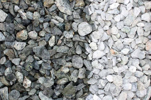 Kamenclub.ru: Щебень крошка зеленый (змеевик) фр. 20-40 мм.  купить в Нововоронеже мрамор зеленый, салатовый ландшафтная мраморная крошка 8500 руб/т   фото КАМЕНЬ КЛУБ