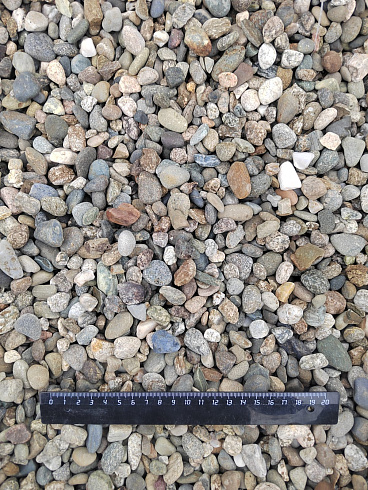Kamenclub.ru: Галька речная окат (серая) фр.10-20 мм купить  в Нововоронеже галька речная серая, серый, темно-серый, светло-серый, коричневый ландшафтная декоративная речная окатанная округлая галька 5000 руб/т   фото КАМЕНЬ КЛУБ