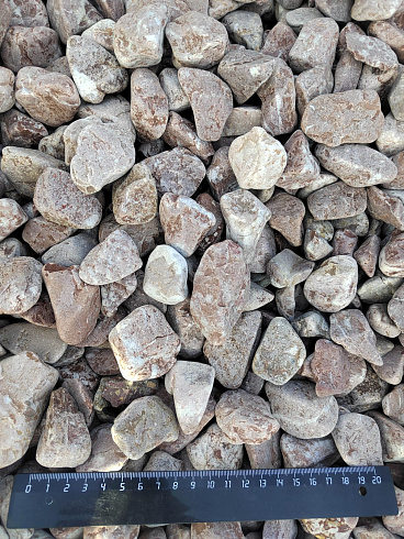 Kamenclub.ru: Мраморная крошка (щебень галтованный розовый) фр.20-40 мм.  купить в Нововоронеже мрамор розовый, красный оголтованный округлый щебень  15000 руб/т   фото КАМЕНЬ КЛУБ