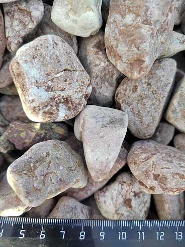 Kamenclub.ru: Мраморная крошка (щебень галтованный розовый) фр.20-40 мм.  купить в Нововоронеже мрамор розовый, красный оголтованный округлый щебень  15000 руб/т   фото КАМЕНЬ КЛУБ