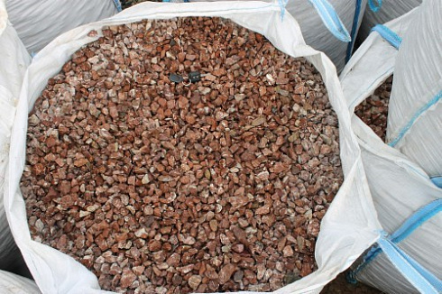 Kamenclub.ru: Мраморная крошка (щебень крошка розовый) фр. 10-20 мм.  купить в Нововоронеже мрамор розовый, красный каменная декоративная крошка ландшафтная 11000 руб/т   фото КАМЕНЬ КЛУБ