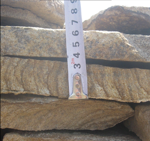 Kamenclub.ru: Песчаник пластушка желтый с рисунком (3 см)  купить в Нововоронеже песчаник желтый с рисунком, рыжий, желтый песчаник пластушка ландшафтная рваная 8 500 руб/м3   фото КАМЕНЬ КЛУБ