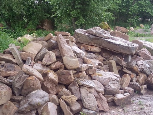 Kamenclub.ru: Песчаник декоративный ландшафтный (фр. 300-500 мм)  купить в Нововоронеже песчаник желтый рыжий серый зеленый валун речной окатанный природный песчаника 4 500 руб/т   фото КАМЕНЬ КЛУБ