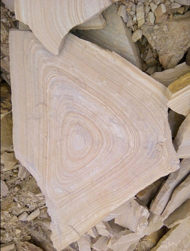 Kamenclub.ru: Форматный камень (плаха) пошаговая дорожка от 70-150 см (4 -12 см)  купить в Нововоронеже плитняк  форматный плаха желтый песчаник 9 000 руб/т   фото КАМЕНЬ КЛУБ