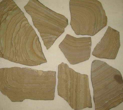 Kamenclub.ru: Песчаник пластушка желтый с разводом под дерево (2 см)  купить в Нововоронеже плитняк желтый с разводами, желтый, рыжий, серый песчаник пластушка рваная ландшафтная 11 000 руб/м3   фото КАМЕНЬ КЛУБ