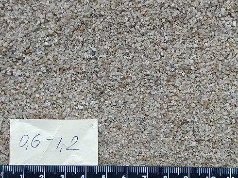 Кварцевый песок для площадок фр. 0,6-1,2 мм.  купить в Нововоронеже фото Камень Клуб