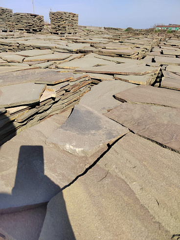 Kamenclub.ru: Песчаник пластушка серо-зеленый (3,0 см)  купить в Нововоронеже песчаник серо-зеленый, серый, зеленый песчаник пластушка колотый рваный ландшафтный 10200 руб/м3   фото КАМЕНЬ КЛУБ