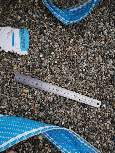 Kamenclub.ru: Галька речная окат (серая) фр.3-5 мм купить  в Нововоронеже галька речная серая бежевый темно-серый окатанный речной камень округлый 9500 руб/т   фото КАМЕНЬ КЛУБ