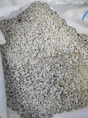 Kamenclub.ru: Мраморная крошка, щебень, цвет-белый, фр. 5-10 мм.  купить в Нововоронеже мрамор белый, айвори, молочный мраморная каменная крошка ландшафтная 12000 руб/т   фото КАМЕНЬ КЛУБ