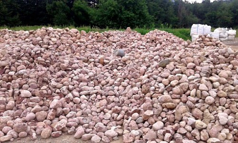 Kamenclub.ru: Розовый валунчик фр.100-300 мм.  купить в Нововоронеже крупный природный камень розовый, серый молочный красный речной галечник природный 7850 руб/т   фото КАМЕНЬ КЛУБ