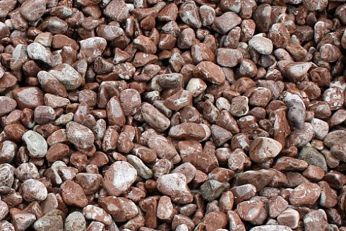 Kamenclub.ru: Мраморная крошка (щебень галтованный розовый) фр.40-70 мм.  купить в Нововоронеже мрамор розовый, красный галтовка мраморная щебня 15000 руб/т   фото КАМЕНЬ КЛУБ