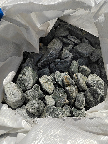 фото Галтованный жадеит (фр. 70-100 мм)  купить в Нововоронеже в интернет-портале КАМЕНЬ КЛУБ