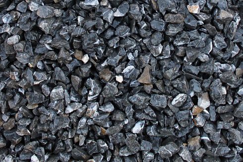 Kamenclub.ru: Щебень крошка черный (мрамор) фр. 40-70 мм.  купить в Нововоронеже мрамор черный с белыми прожилками, черный, белый декоративный щебень 11000 руб/т   фото КАМЕНЬ КЛУБ