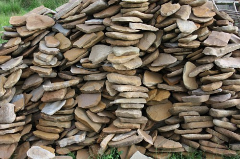 Kamenclub.ru: Песчаник колотый для облицовки (фр. 2-3 см)  купить в Нововоронеже песчаник бежевый серый рыжий песчаник строительный 5000 руб/т   фото КАМЕНЬ КЛУБ