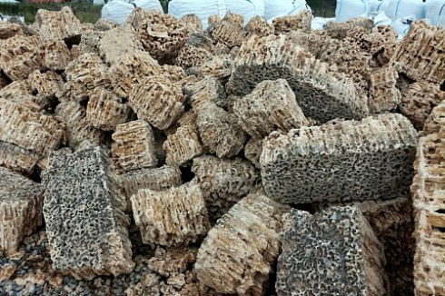 Kamenclub.ru: Крымский природный меотис фр. 100-500 мм.  купить в Нововоронеже меотис бежевый рыжий молочный желтый ракушечник 4 500 руб/т   фото КАМЕНЬ КЛУБ