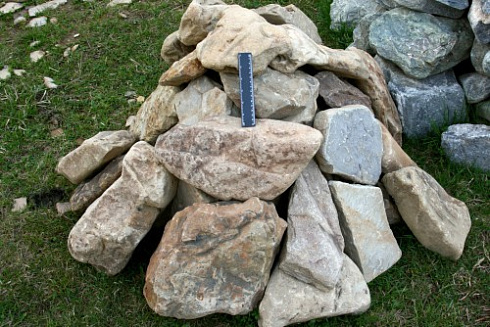 Kamenclub.ru: Песчаник декоративный ландшафтный (фр. 300-500 мм)  купить в Нововоронеже песчаник желтый рыжий серый зеленый валун речной окатанный природный песчаника 4 500 руб/т   фото КАМЕНЬ КЛУБ