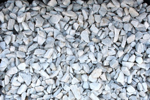 Kamenclub.ru: Мраморная крошка, щебень, цвет-белый, фр. 3-5 мм.  купить в Нововоронеже мрамор белый молочный бежевый мрамор колотый 11500 руб/т   фото КАМЕНЬ КЛУБ