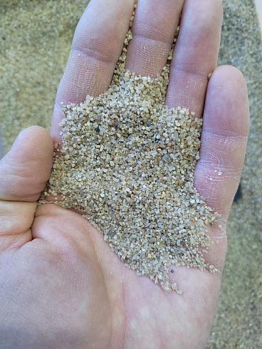 Кварцевый песок для площадок фр. 0,6-1,2 мм.  купить в Нововоронеже фото Камень Клуб