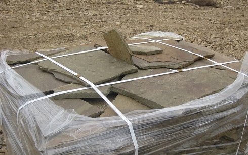 Kamenclub.ru: Песчаник пластушка серо-зеленый (4,0 см- 5,0 см)  купить в Нововоронеже песчаник серо-зеленый, серый, зеленый песчаник рваный ландшафтный колотый 9000 руб/м3   фото КАМЕНЬ КЛУБ