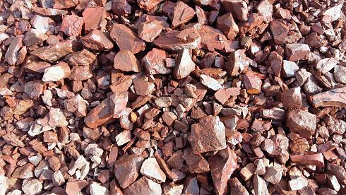 Kamenclub.ru: Щебень крошка красный (ЯШМА) фр. 5-10 мм.  купить в Нововоронеже крошка каменная яшмы красный, бордовый, темно-красный декоративная крошка ландшафтная каменная яшмоидная 8500 руб/т   фото КАМЕНЬ КЛУБ