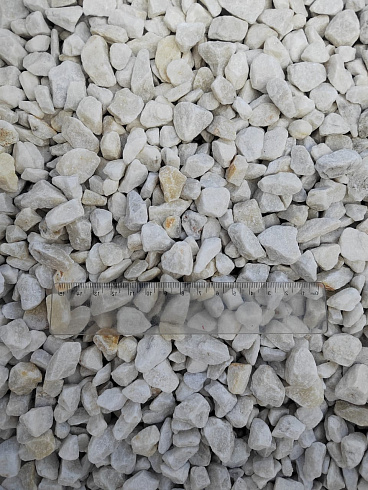 Kamenclub.ru: Мраморная крошка, щебень, цвет-белый, фр. 10-20 мм.  купить в Нововоронеже мрамор белый, молочный айвори каменная ландшафтная декоративная крошка шебня 12000 руб/т   фото КАМЕНЬ КЛУБ