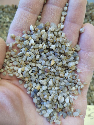 Кварцевый песок для площадок фр. 2-5 мм.  купить в Нововоронеже фото Камень Клуб