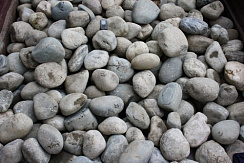 Kamenclub.ru: Речной валун (Ассорти) фр.100-300 мм.  купить в Нововоронеже галечник серый, темно-серый, светло-серый речная галька крупных размеров 4200 руб/т   фото КАМЕНЬ КЛУБ