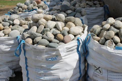 Kamenclub.ru: Речной валун (Ассорти) фр.100-300 мм.  купить в Нововоронеже галечник серый, темно-серый, светло-серый речная галька крупных размеров 4200 руб/т   фото КАМЕНЬ КЛУБ