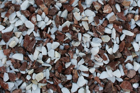 Kamenclub.ru: Мраморная крошка (щебень крошка микс : белый-черный-розовый) фр. 3-5 мм.  купить в Нововоронеже мрамор белый, черный, розовый, разноцветный мраморная каменная крошка декорвтивная 12000 руб/т   фото КАМЕНЬ КЛУБ