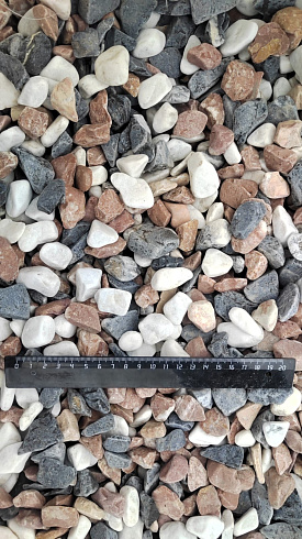 Kamenclub.ru: Мраморная крошка (щебень галтованный микс:белый-зеленый-розовый) фр.20-40 мм.  купить в Нововоронеже мрамор белый, зеленый, розовый мрамор декоративный (галтовка) 15500 руб/т   фото КАМЕНЬ КЛУБ