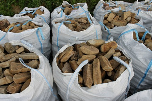 Kamenclub.ru: Песчаник для строительства и кладки блочный (фр 100-200 мм)  купить в Нововоронеже песчаник бежевый серый рыжий валун мелкий для строительства песчаник 6500 руб/т   фото КАМЕНЬ КЛУБ