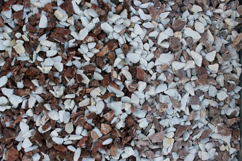 Kamenclub.ru: Мраморная крошка (щебень крошка микс: белый-розовый) фр. 10-20 мм.  купить в Нововоронеже мрамор белый, розовый каменный декоративный ландшафтный щебень 12000 руб/т   фото КАМЕНЬ КЛУБ